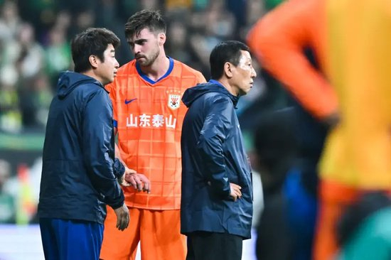 京鲁大战红牌葬送泰山 1-6惨败暴露中场失控痼疾