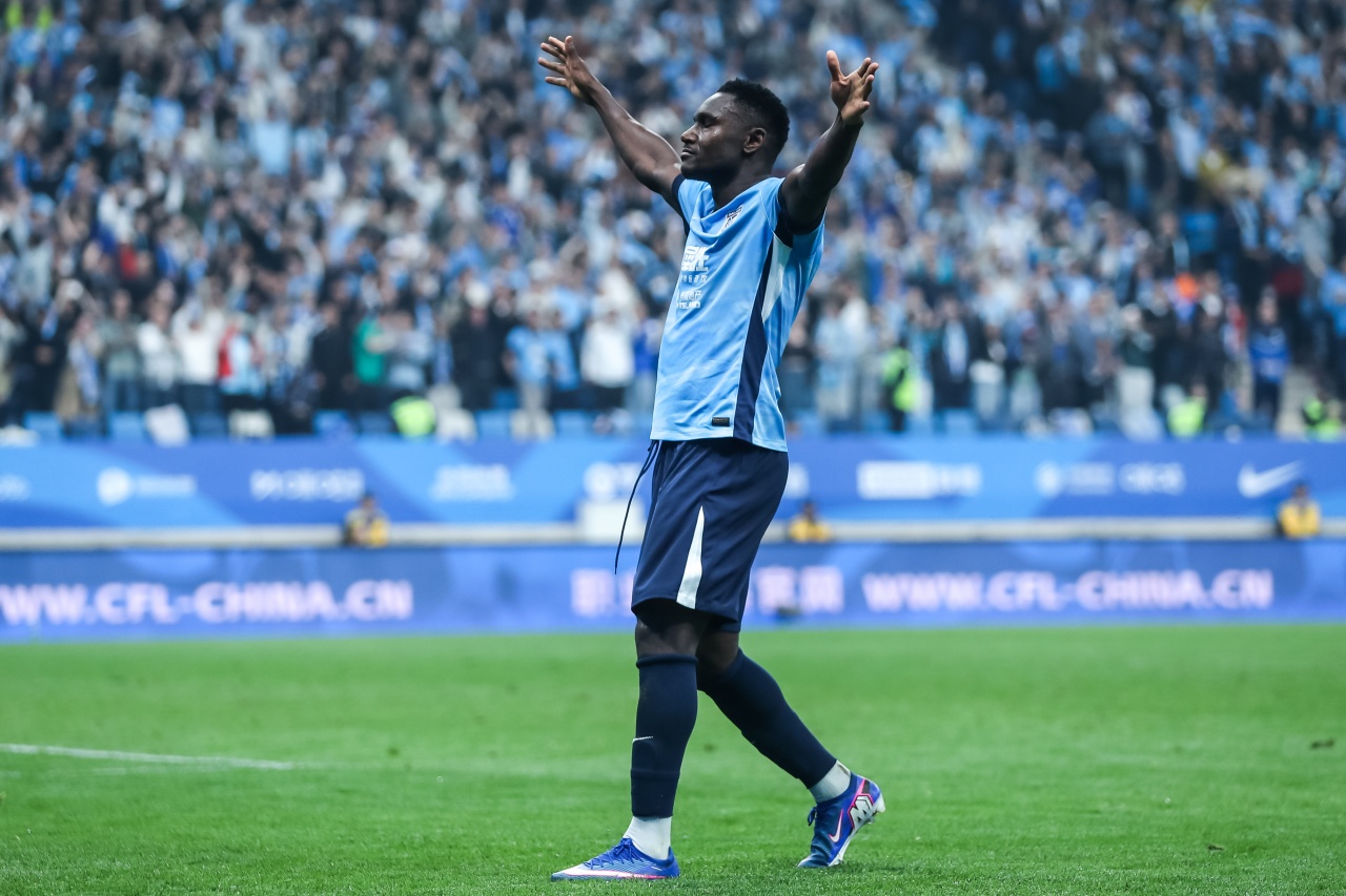英博主场2-0送蓉城连败 终结上赛季双杀之耻 英博主场2-0送蓉城连败 终结上赛季双杀之耻