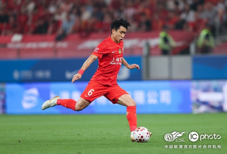 莱昂纳多破门难救主 海港主场1-1憾平津门虎 莱昂纳多破门难救主 海港主场1-1憾平津门虎