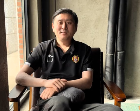 前国安冠军功臣路姜脑梗后遗症：颈动脉堵死，一条腿无力走路摇晃