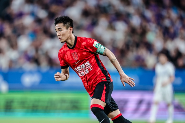 中超半程本土TOP10：韦世豪MVP，张玉宁7球领跑射手榜
