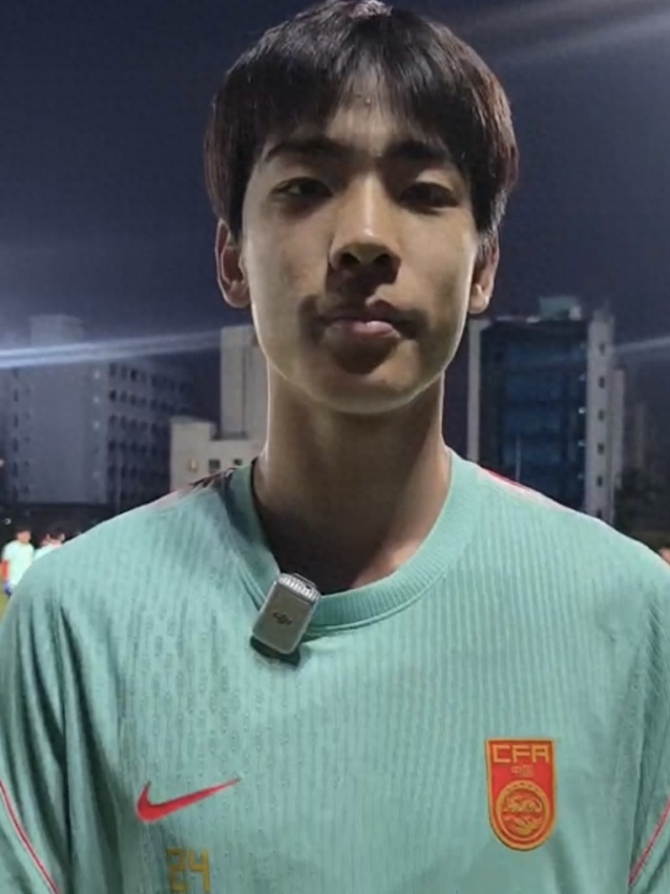 国足小将朱鹏宇:虚心向老大哥学习,目标客场取胜新加坡