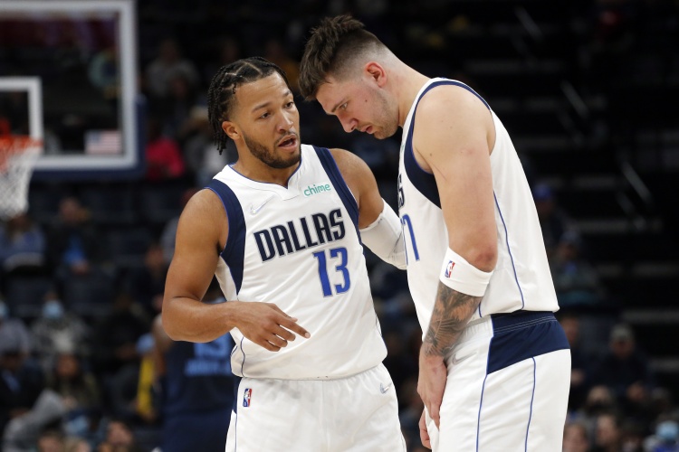 布伦森:东契奇打球毫不费力 曾让我怀疑自己是否属于NBA 布伦森:东契奇打球毫不费力 曾让我怀疑自己是否属于NBA